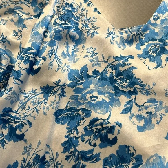 REDUCED - MOVING SALE - Reformation Sophia Silk Dress - Olympia - Picture 4 of 9